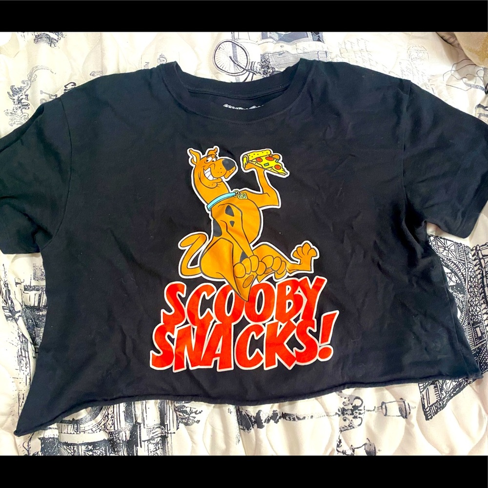 SCOOBY SNACKS CROP TOP
